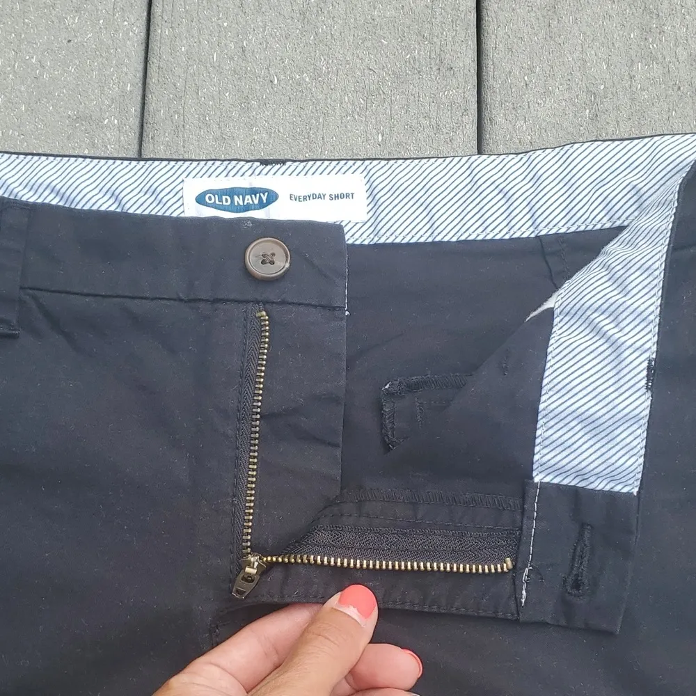Old Navy Black 7in Chino Everyday Short - Image 4