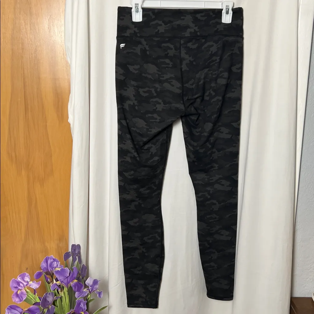 Fabletics Charcoal Camo PowerHold 7/8 Leggings Size Medium - Image 5