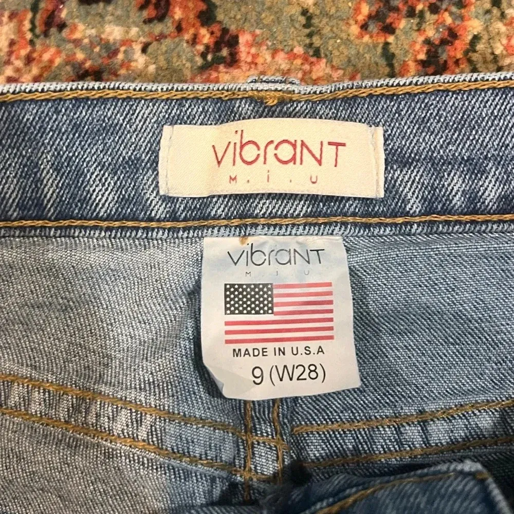 Vibrant Light Wash Mom Jeans - Image 5