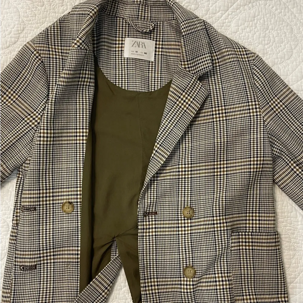 ZARA Cropped Blazer. Cream,Tan, Brown Plaid. One Inside Pocket For Great… - Image 5