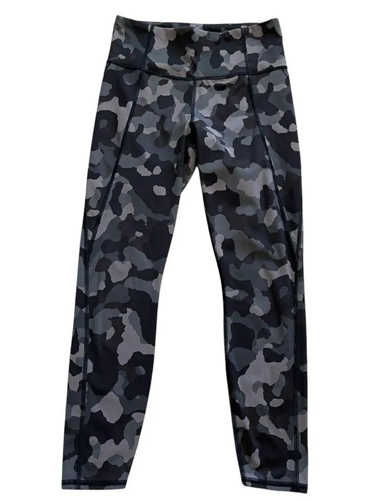 Athleta Lightning Camo 7/8 Tight Leggings Women’s Size S in SuperSonic Athletic - Image 3