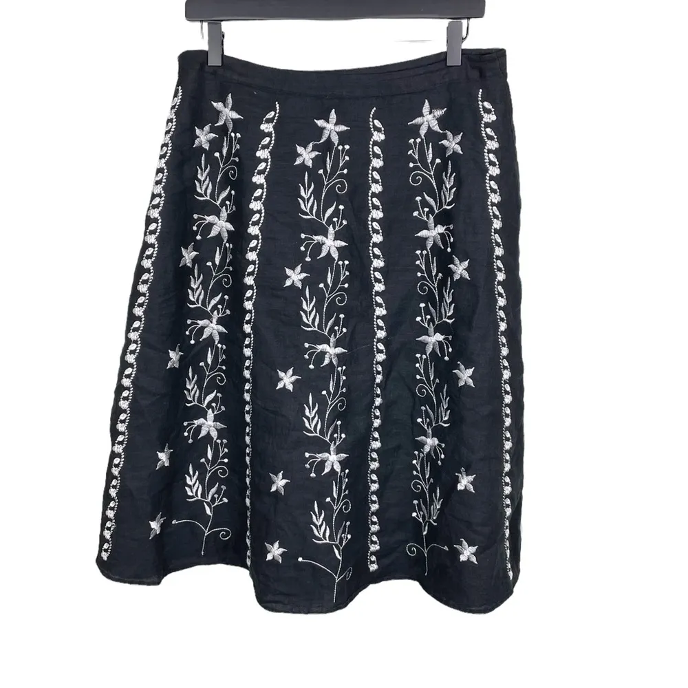 Lucy & Laurel Black and White Floral Embroidery Linen Fit & Flare Skirt Size 8 - Image 2