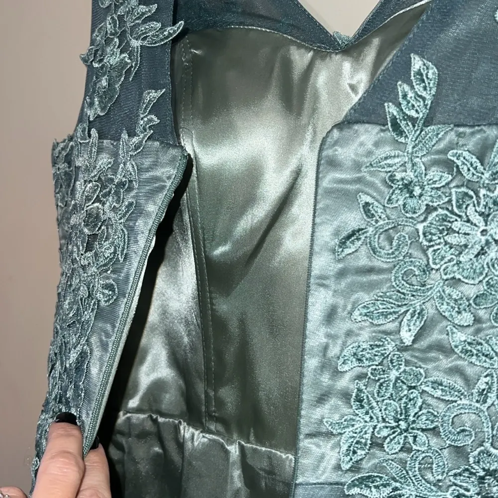 JAEDEN formal green a line v neck floral tulle dress prom wedding bridesmaid NWT Size undefined - Image 3