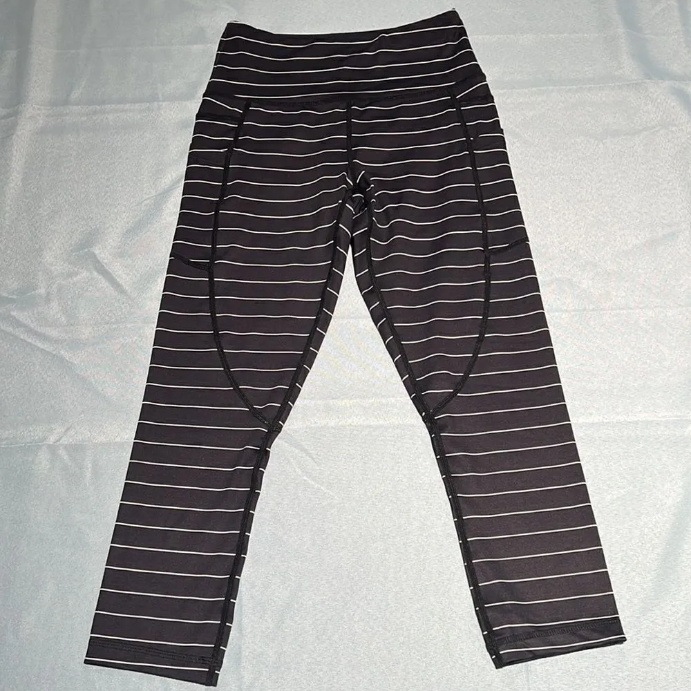 Zyia black stripe pocket light tight capris Size 6 - Image 4