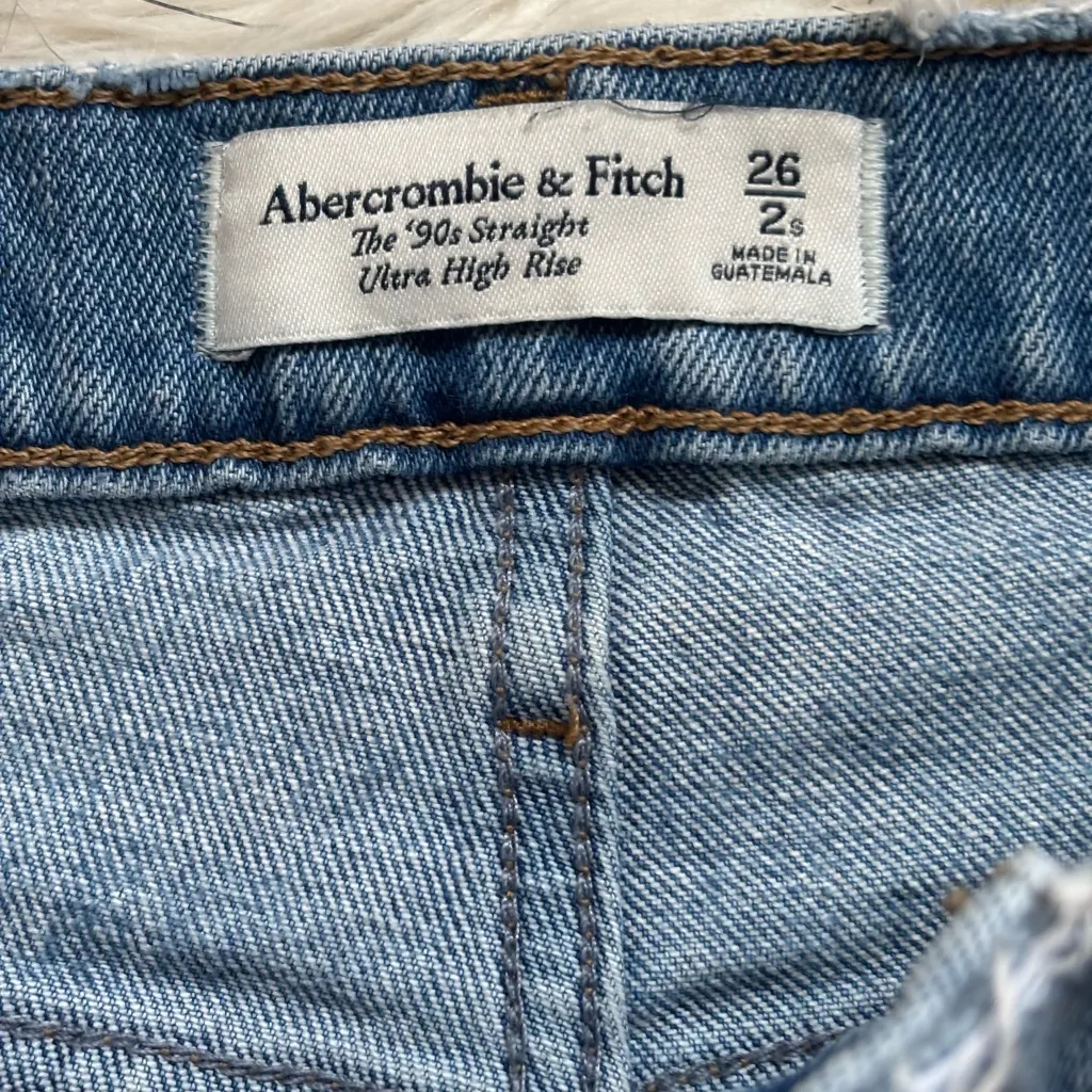 Abercrombie & Fitch 90’s straight Ultra High Rise Women’s Jeans Size 26/2s - Image 4
