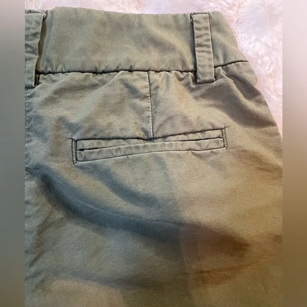 J. Crew Green Shorts with Flat Front and Belt Loops Sz 00 - Image 6