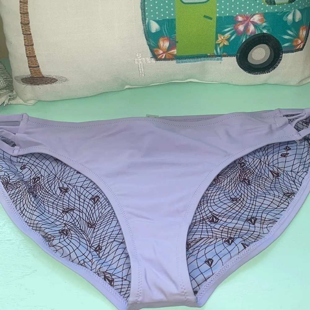 Volcom 🌴 
 lavender reversible bikini bottom NWOT - Image 2