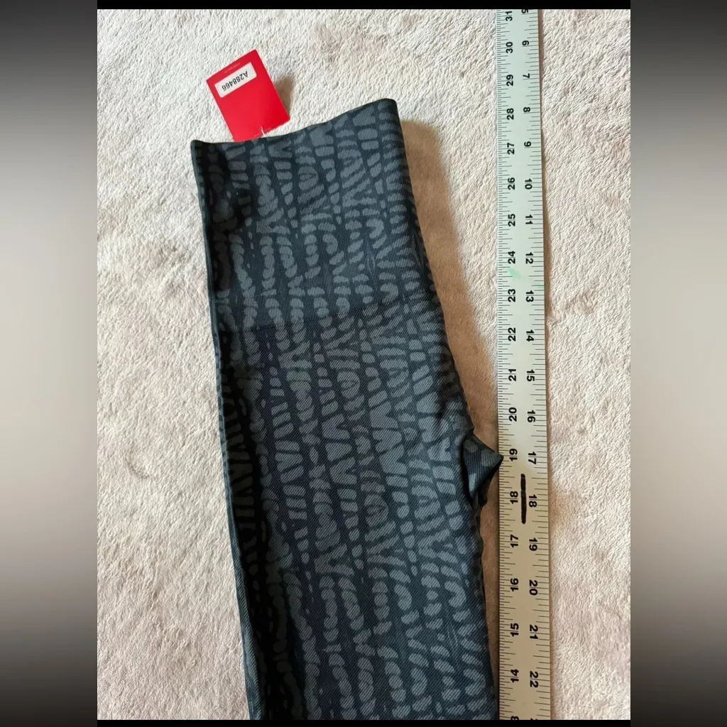 Spanx‎ Women’s Shaping Black Geo Cropped Lamn Legging Mid Rise Size Medium NWT - Image 8