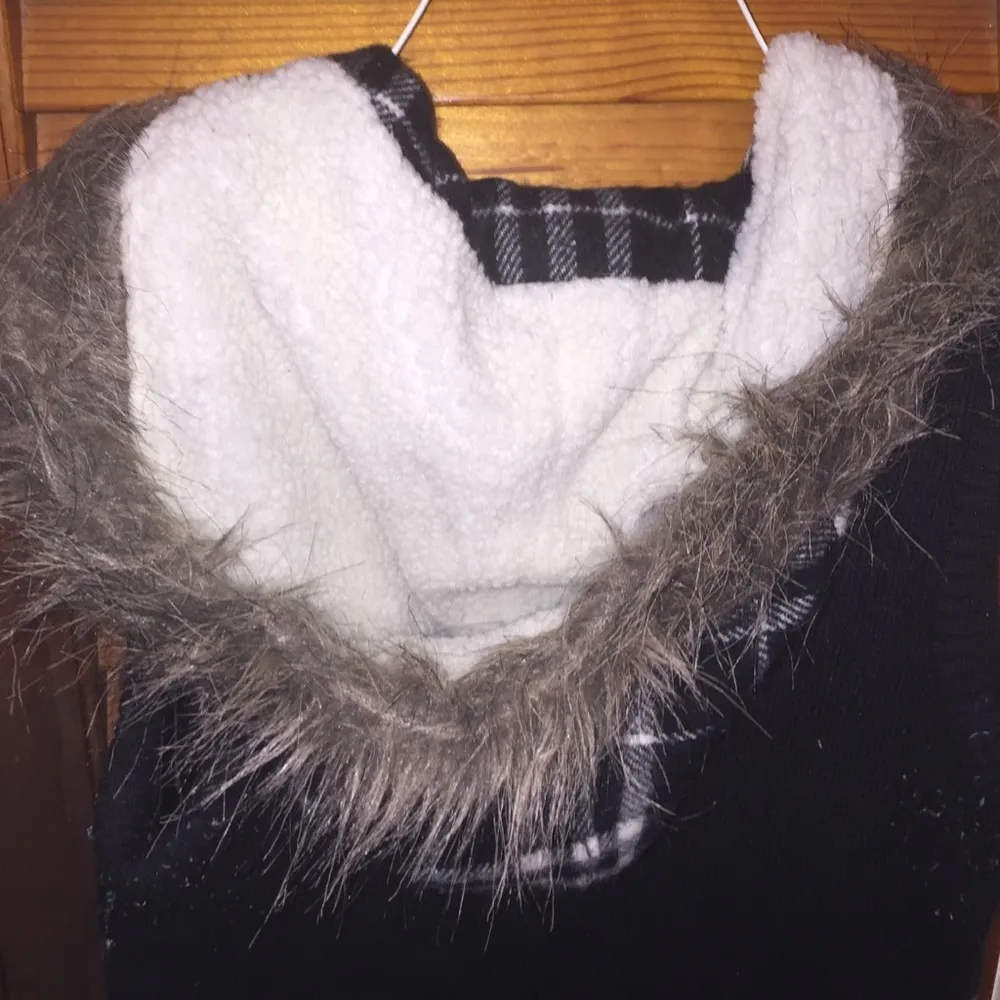 Black and white vest - Image 2