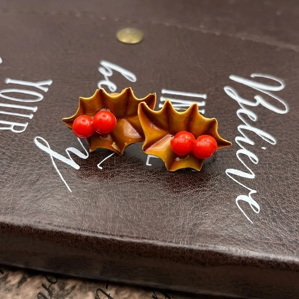 Vintage Holly Berry Earrings Screwback Retro Christmas Holiday Red Brown - Image 7