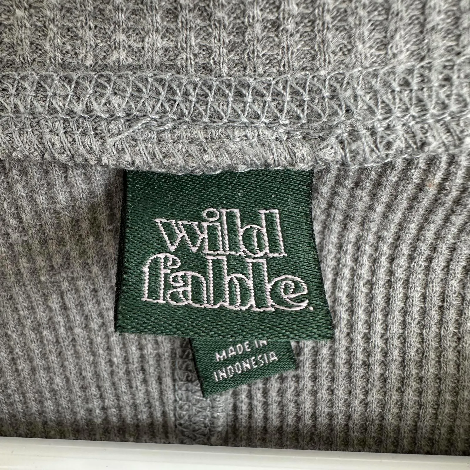 Wild Fable Long Sleeve V-Neck Waffle Cropped Boxy T-Shirt Heather Gray XS - Image 6
