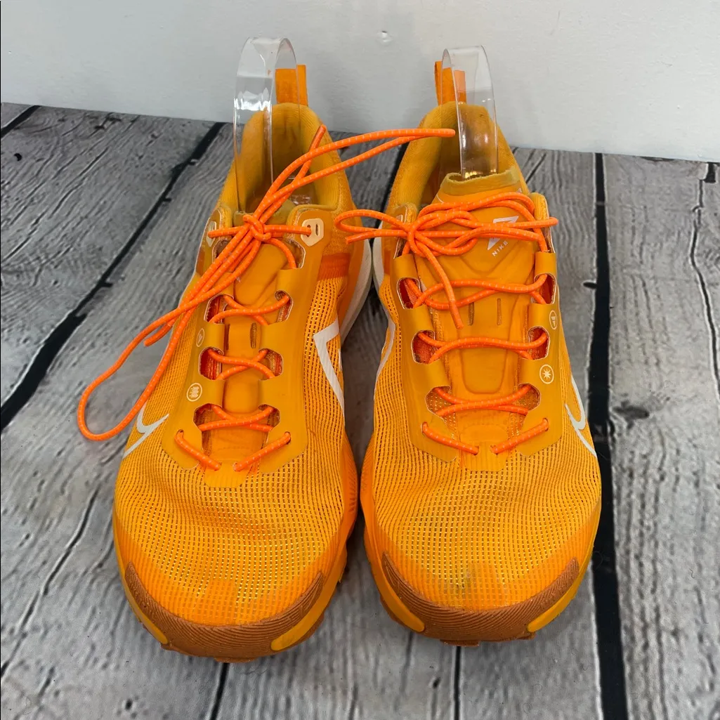 Nike Terra Kiger 9 Nike Trail Running Shoes Womens Size 9 Melon Tint White - Image 2