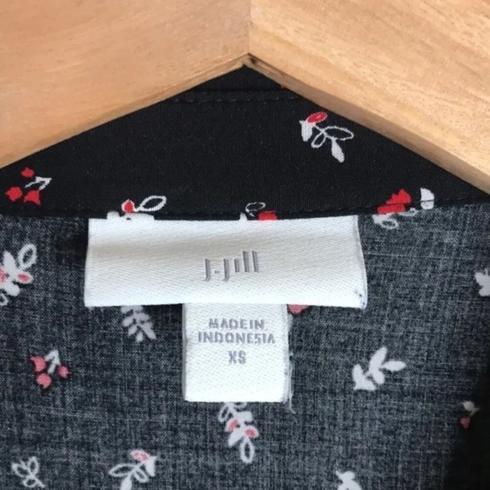 J. Jill Twist Tie Wide Leg Black Floral Print Button Up Jumpsuit size xs - Image 8