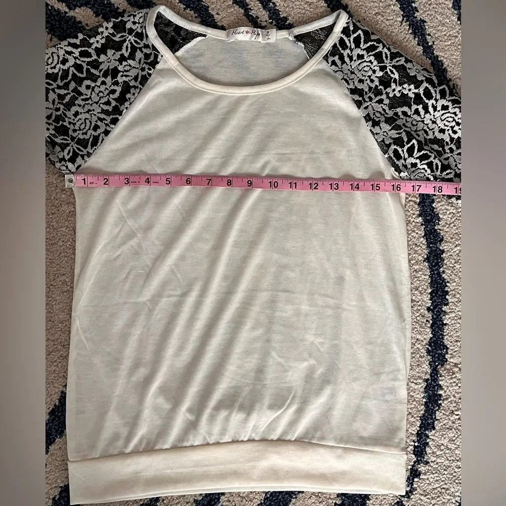 🆕 Heart & Hips Lace Sleeve Top - Image 4
