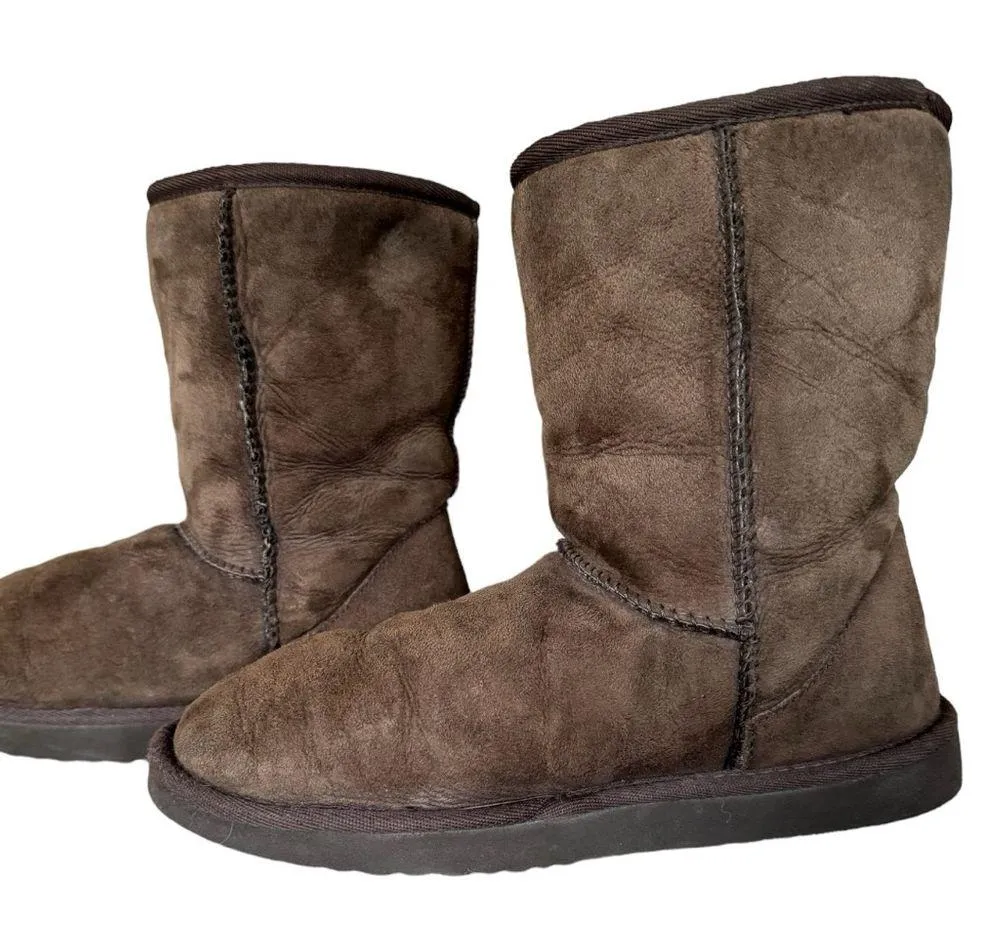 UGG Classic Short II Chocolate Size 7 - Image 4