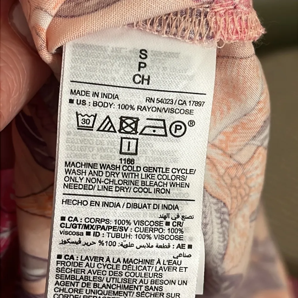 Old Navy sleeveless v- neckline tie back peach Floral Maxi Dress size small - Image 7