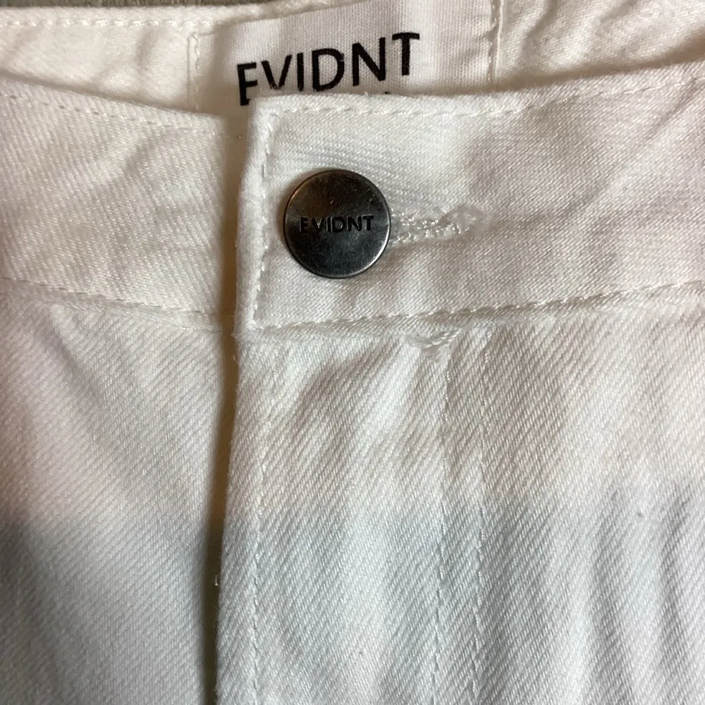 EVIDNT Los Angeles Size 29 Orsay Slim Asymmetrical Raw Cut Hem White Denim Jeans - Image 9