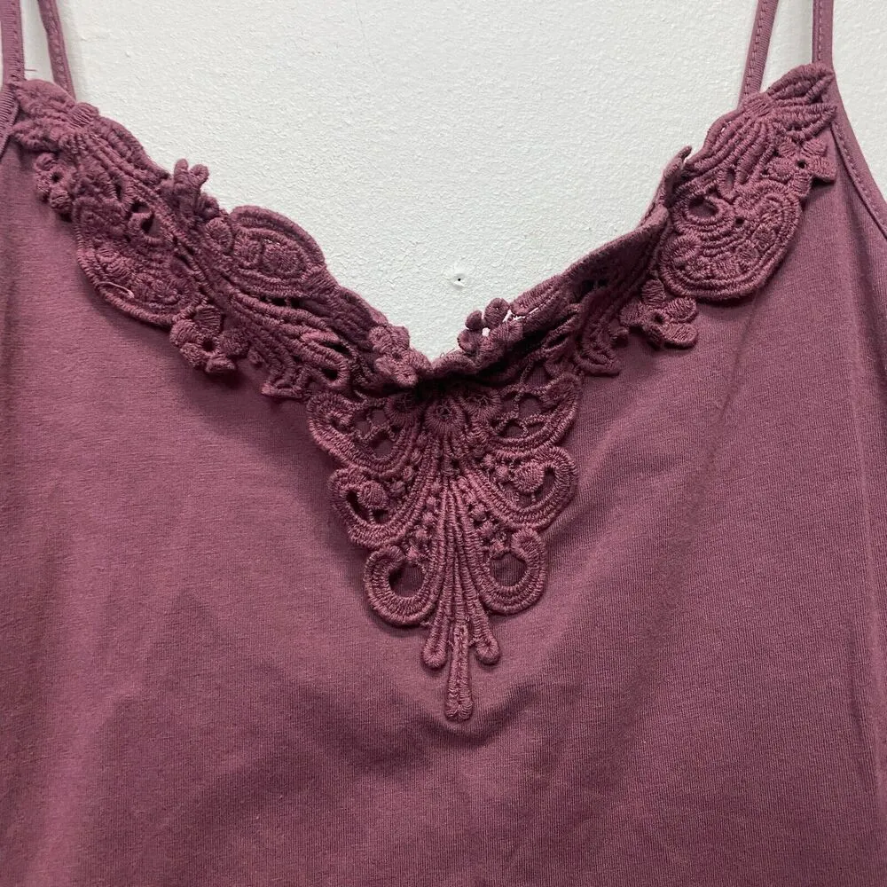 Vintage Y2K Cami Tank Top Womens Small Petite Embroidered Vneck Spaghetti Strap - Image 2