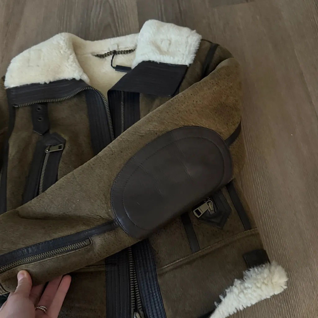 NWT BURBERRY Brit Dark Malt Lambskin Suede And Shearling Duxford Bomber Jacket - Image 4