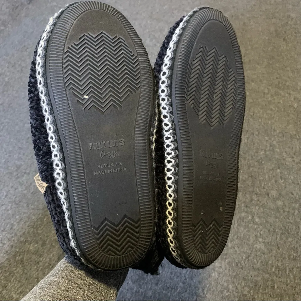 Woman’s Muk Luks Black Bootie Slippers Size 7.5 - Image 3