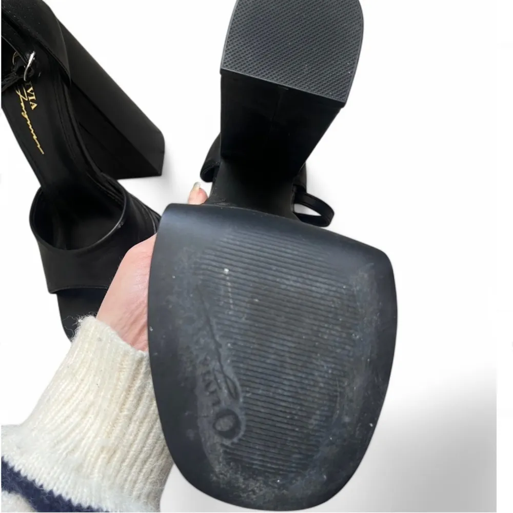 Olivia Ferguson Platform Black Heels Size 5.5 - Image 4