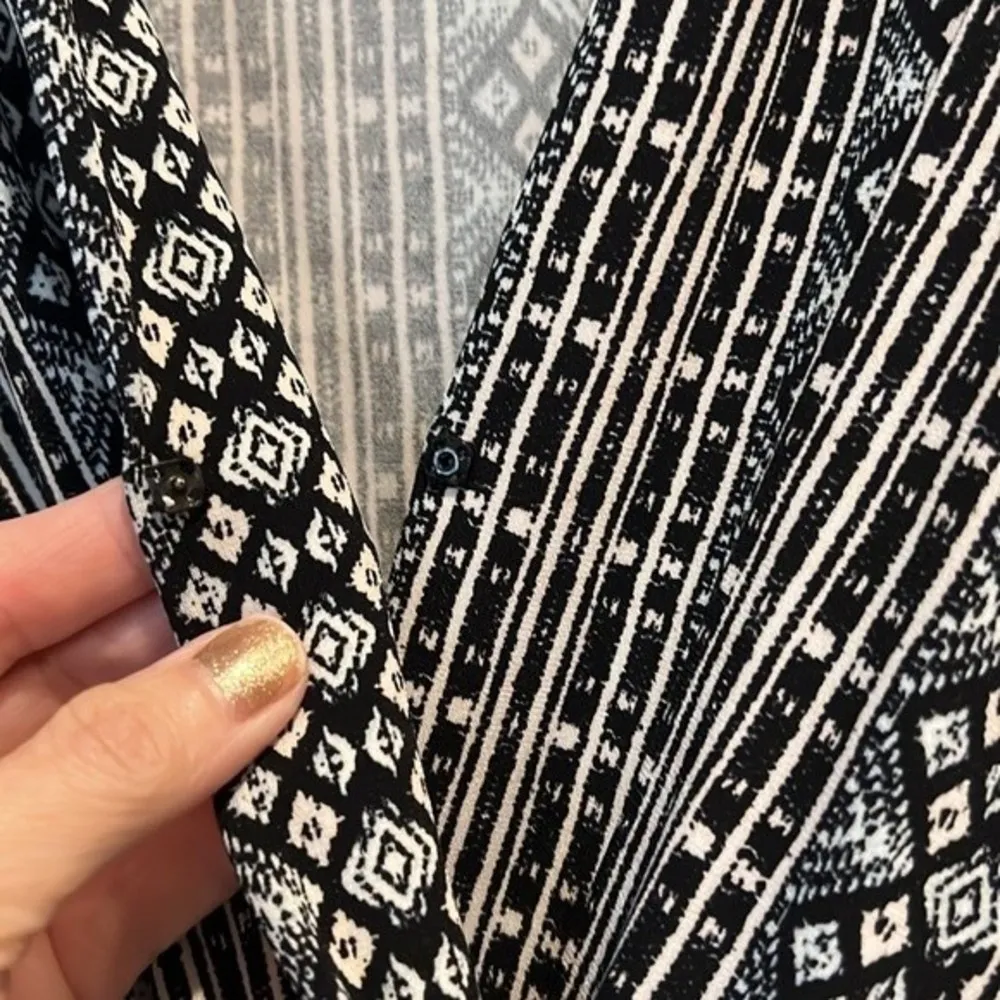 BCBGeneration Graphic Revolve Print Stretch Wrap Skort Romper Size XXS - Image 5