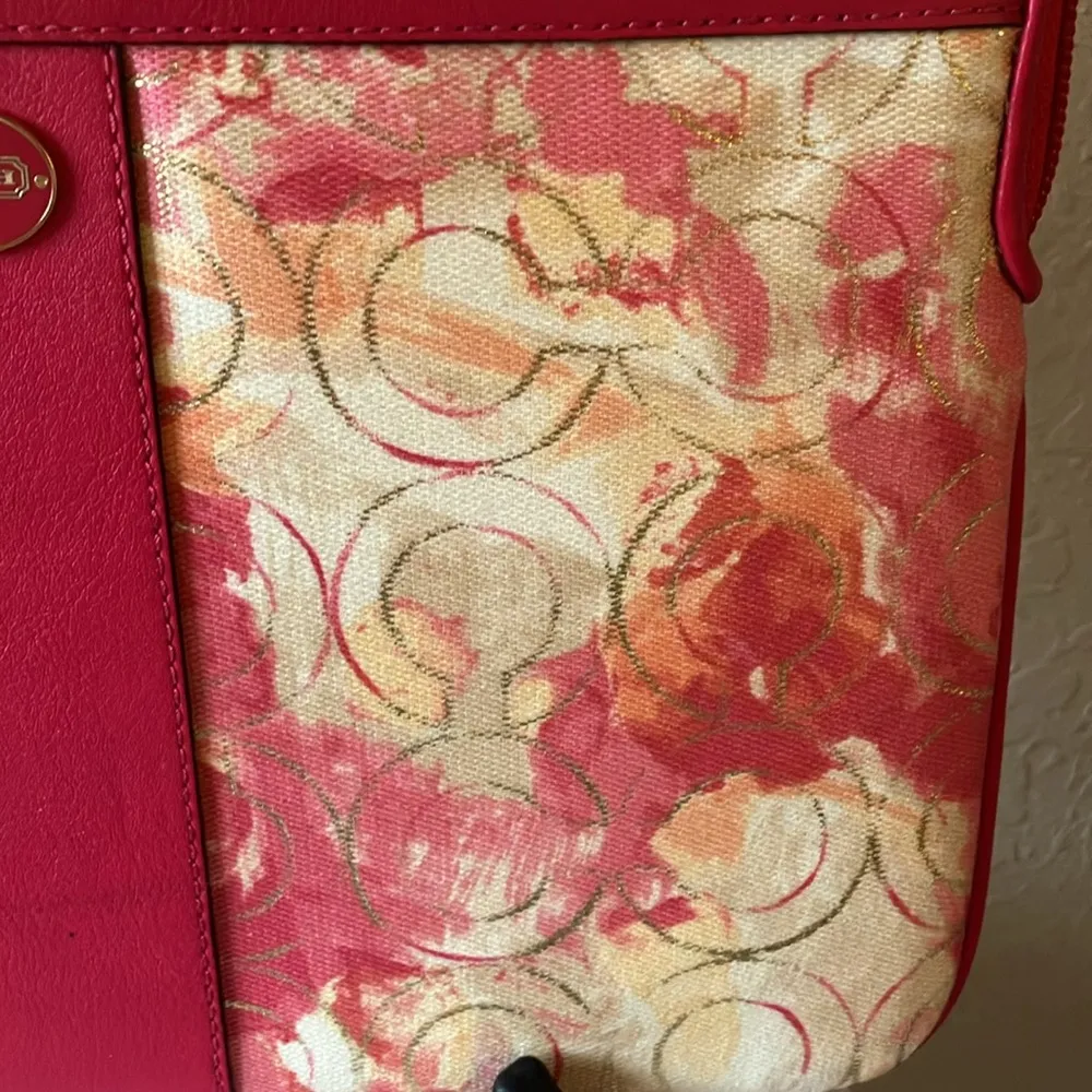 Coach: Pink Floral Abstract Tablet/iPad cover- sleeve- pockets- padded - Image 7
