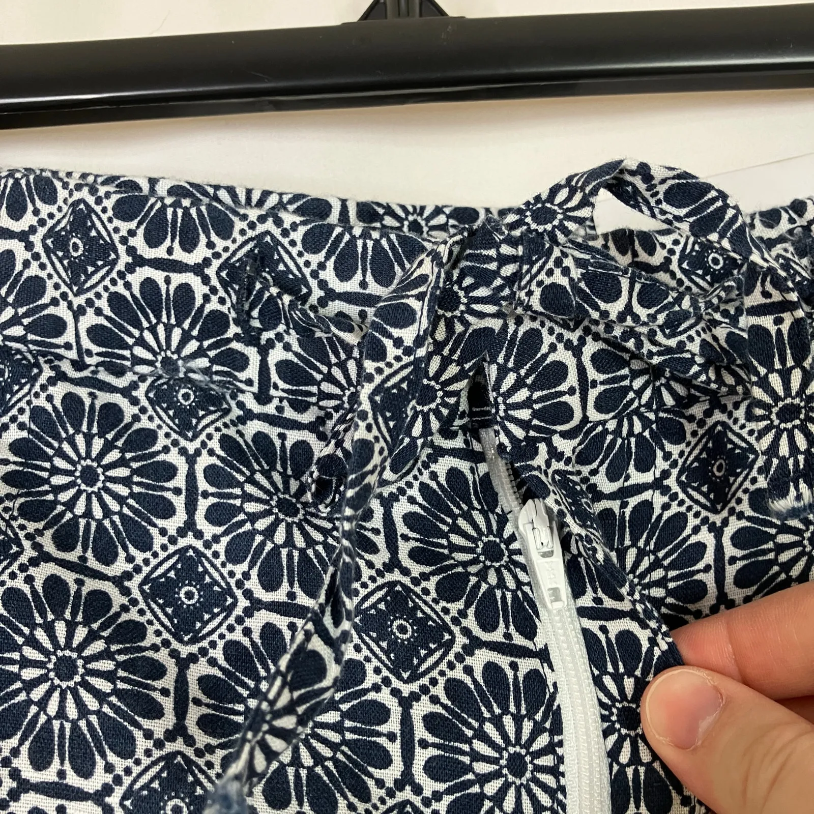 Liz Claiborne | Linen Cotton Navy Geo Floral Pants NWT Womens Medium - Image 3