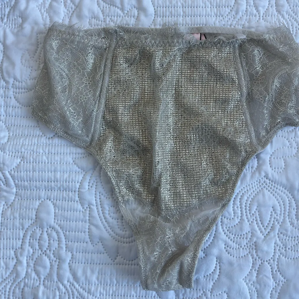 NWT Victoria's Secret DREAM ANGELS 32D  GOLD FOIL BRA SET WITH THONGS S - Image 6