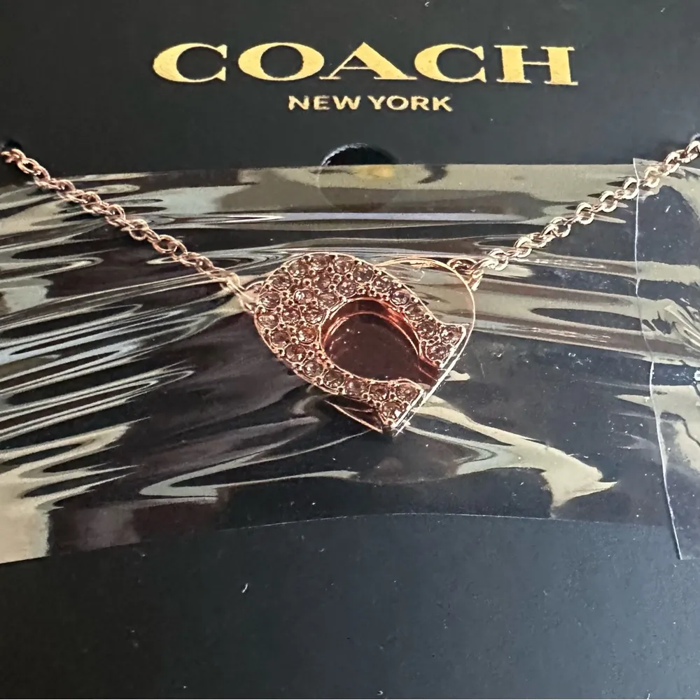 NWT COACH ROSE GOLD HEART W/RHINESTONE SIG. C SMALL PENDANT NECKLACE - Image 5