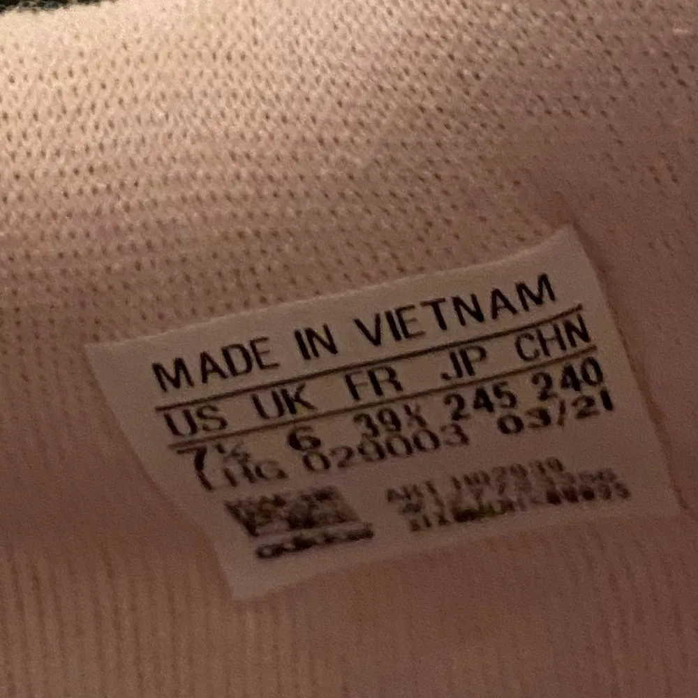 women sneakers size 7.5 - Image 6