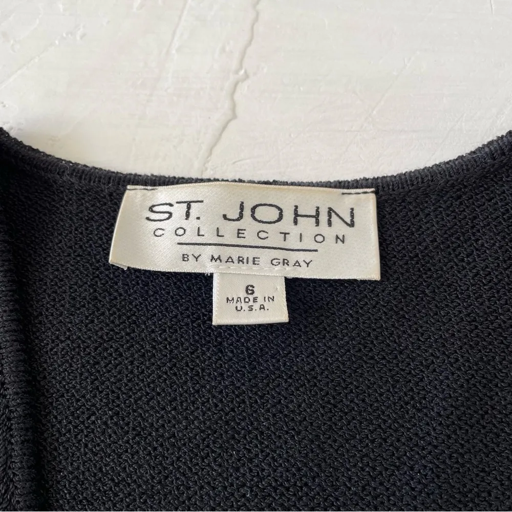 St John Black Blouse Full Zip Short Sleeves With Floral Knit Brooch Size 6 - Image 2