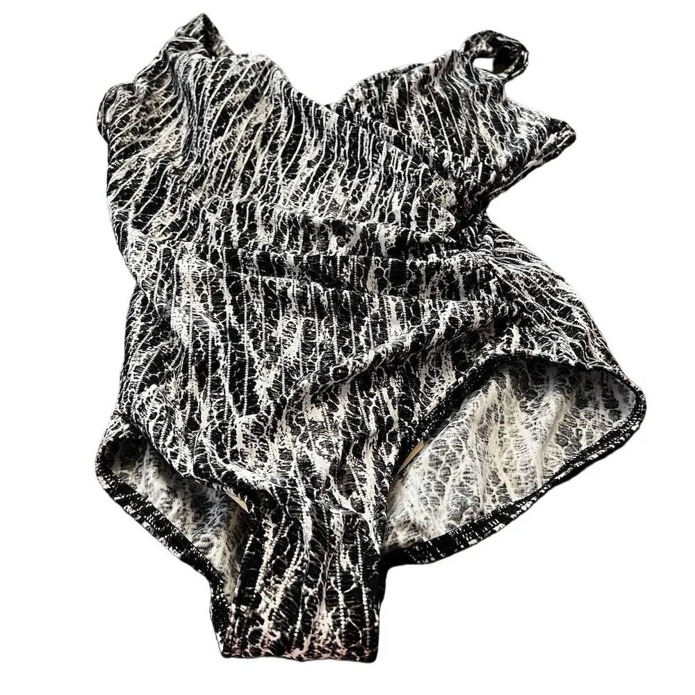 Miraclesuit Chevron Python One Piece Swimsuit Women’s Size 16 Silver Gray siren - Image 4