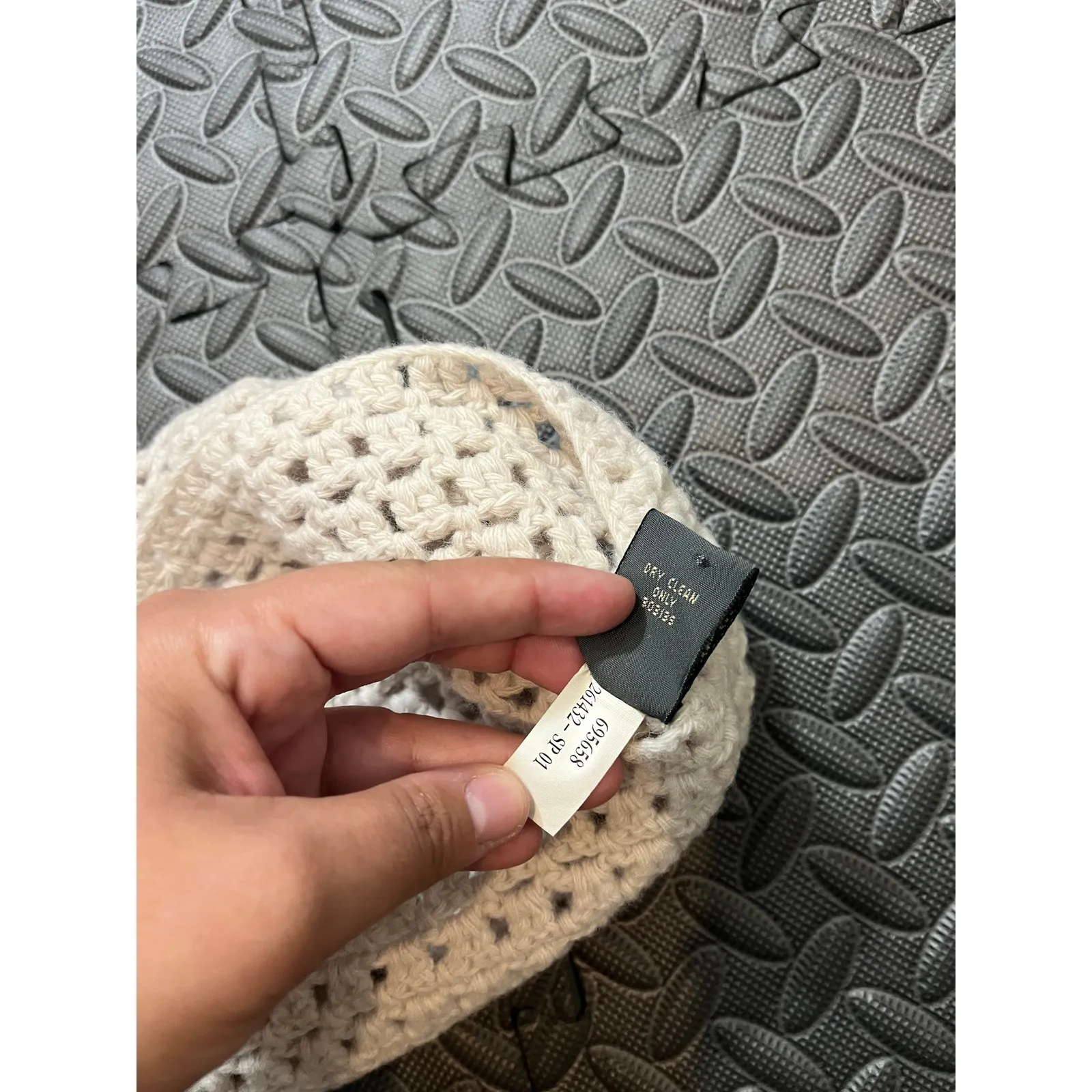 Banana‎ Republic Beige Knit Wool Beanie Hat 100% Lambswool AOS Unisex Slouch - Image 4