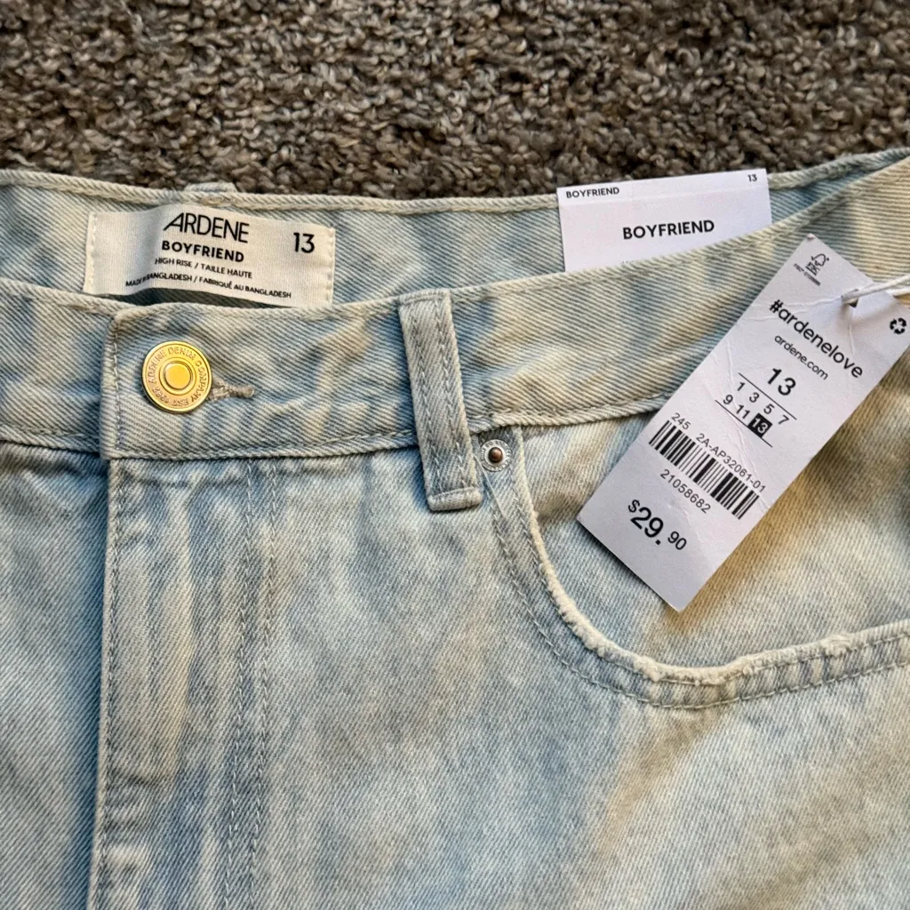 Ardene Light Wash Boyfriend Jean Shorts Sz 13 - Image 4
