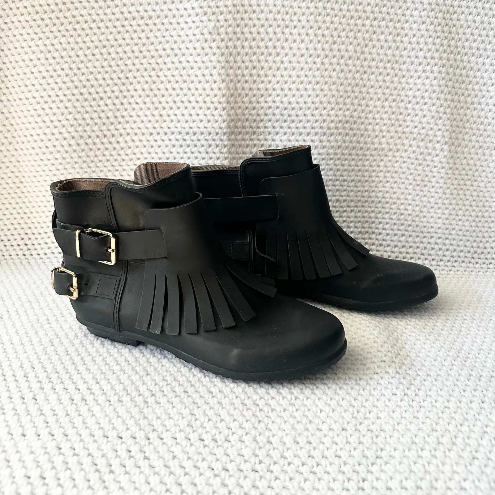 Burberry Black Rubber Fringe Trim Double Gold Buckle Slip On Rain Ankle Boots 37 - Image 2