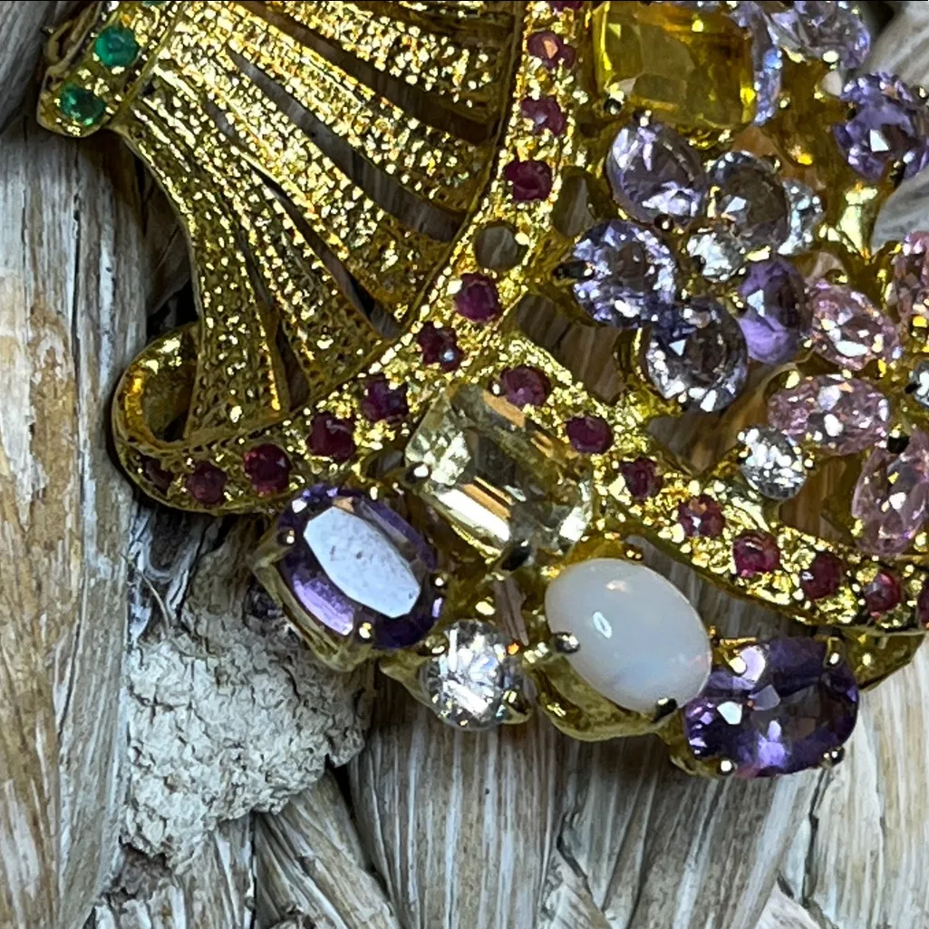 Elegant Gold Tone and Shades of Purple Giardinetti Brooch - Image 7