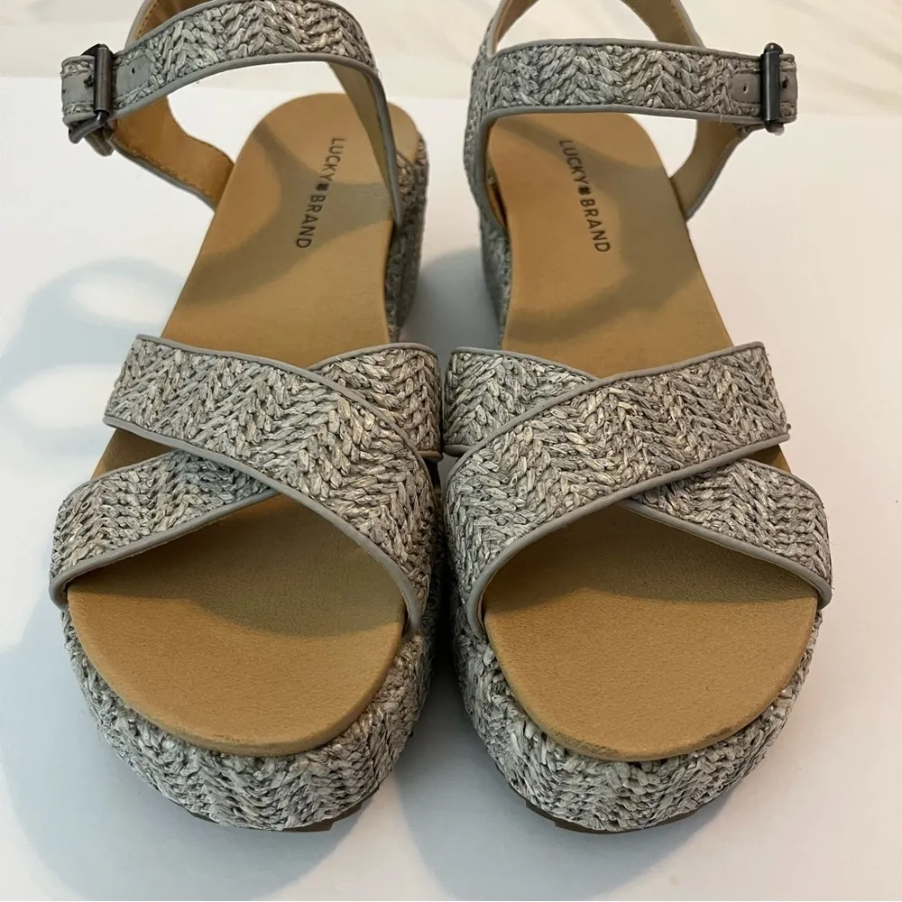 NWOT Lucky Brand Grey Platform Sandals Size 9.5 - Image 4