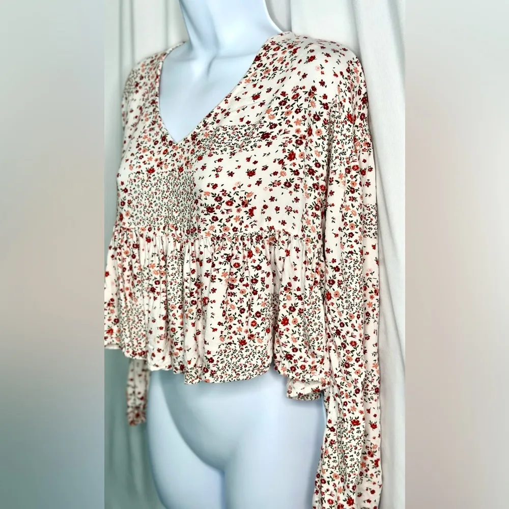 Arizona Jean Company White and Red Floral Blouse (827) - Image 4