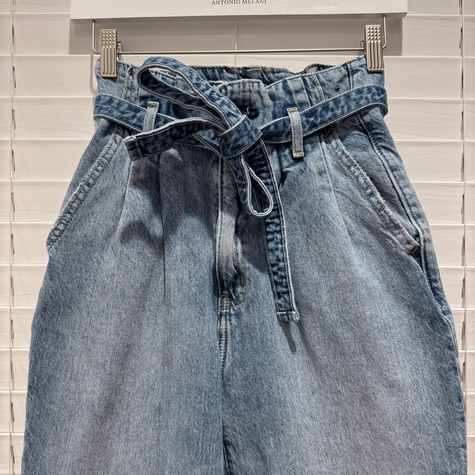 Abercrombie Fitch Mom Jean High Rise Paperbag Belted Frayed Hem Light Wash Sz 25 - Image 2