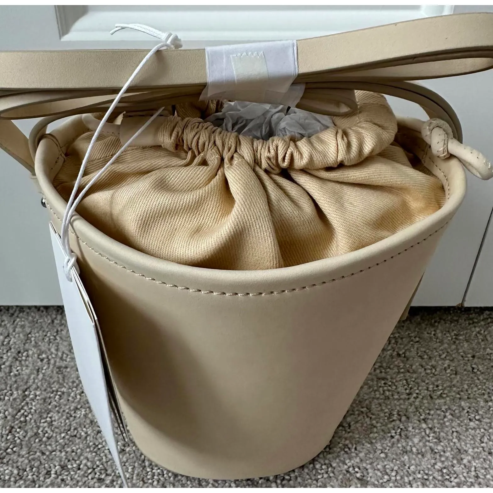 COS Mini Bucket Bag - Nubuck Crossbody/Shoulder Bag NWT Buttermilk - Image 3