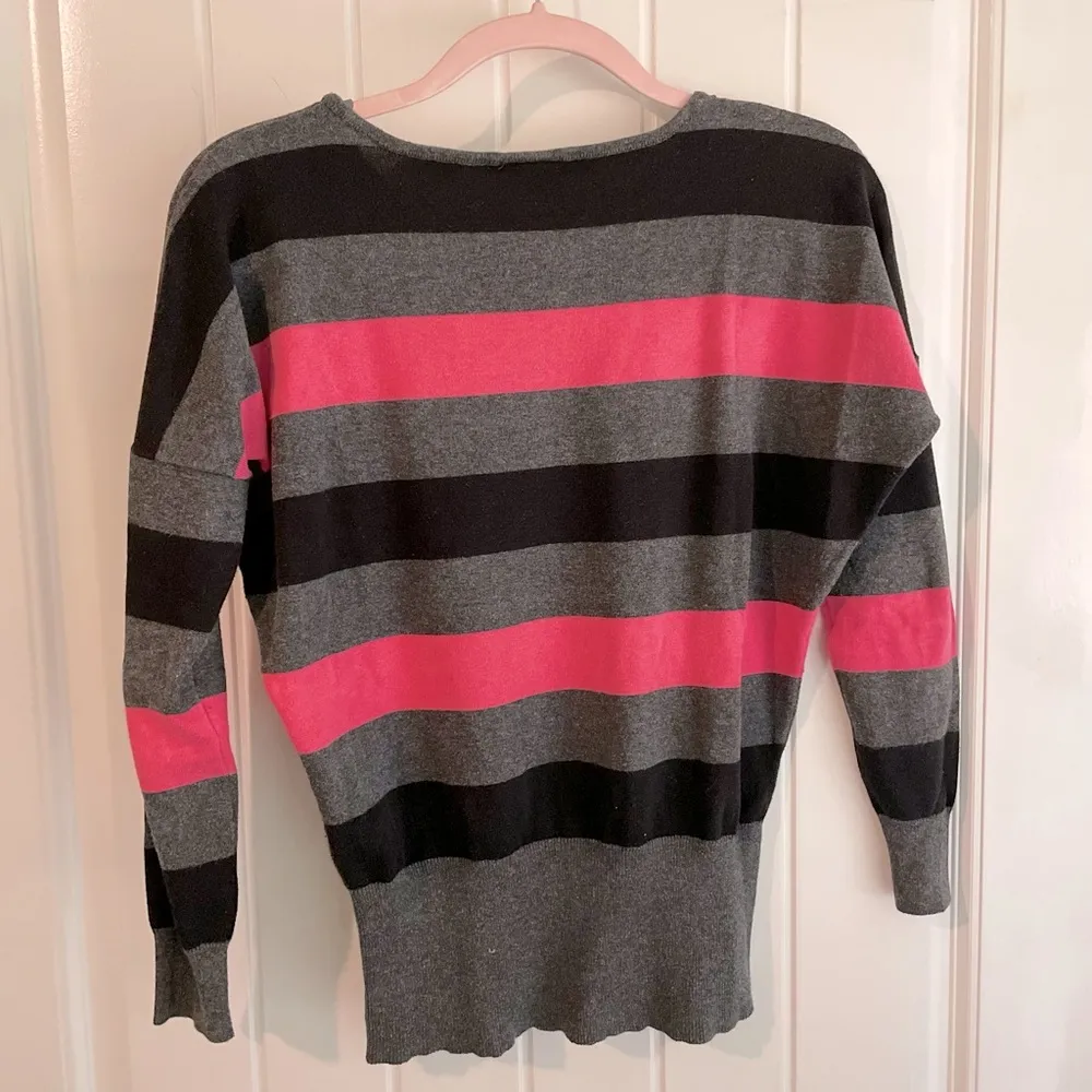 GUC Rue 21 Tri-Striped Pink Black & Grey Sweater sz Small - Image 7