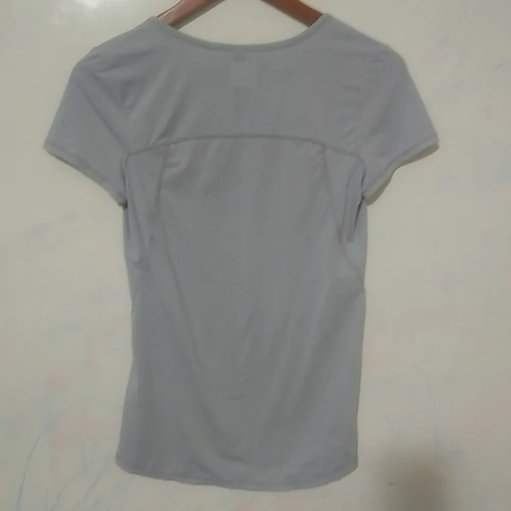 90 Degrees XS Light Gray Athletic Top Silver - Image 3