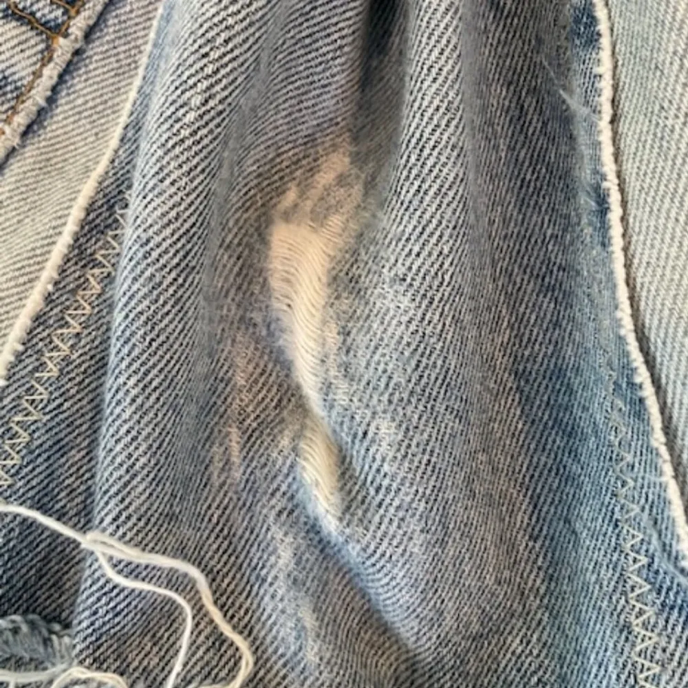 MAGNOLIA PEARL LEVI’S Collab Distressed Jeans Size undefined - Image 9