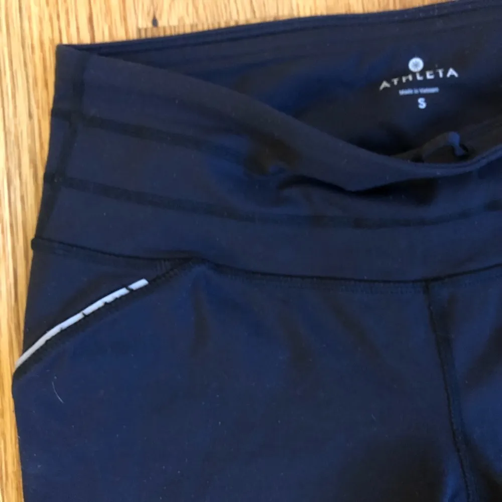 Athleta Relay Capri Crop Black Leggings small - Image 4