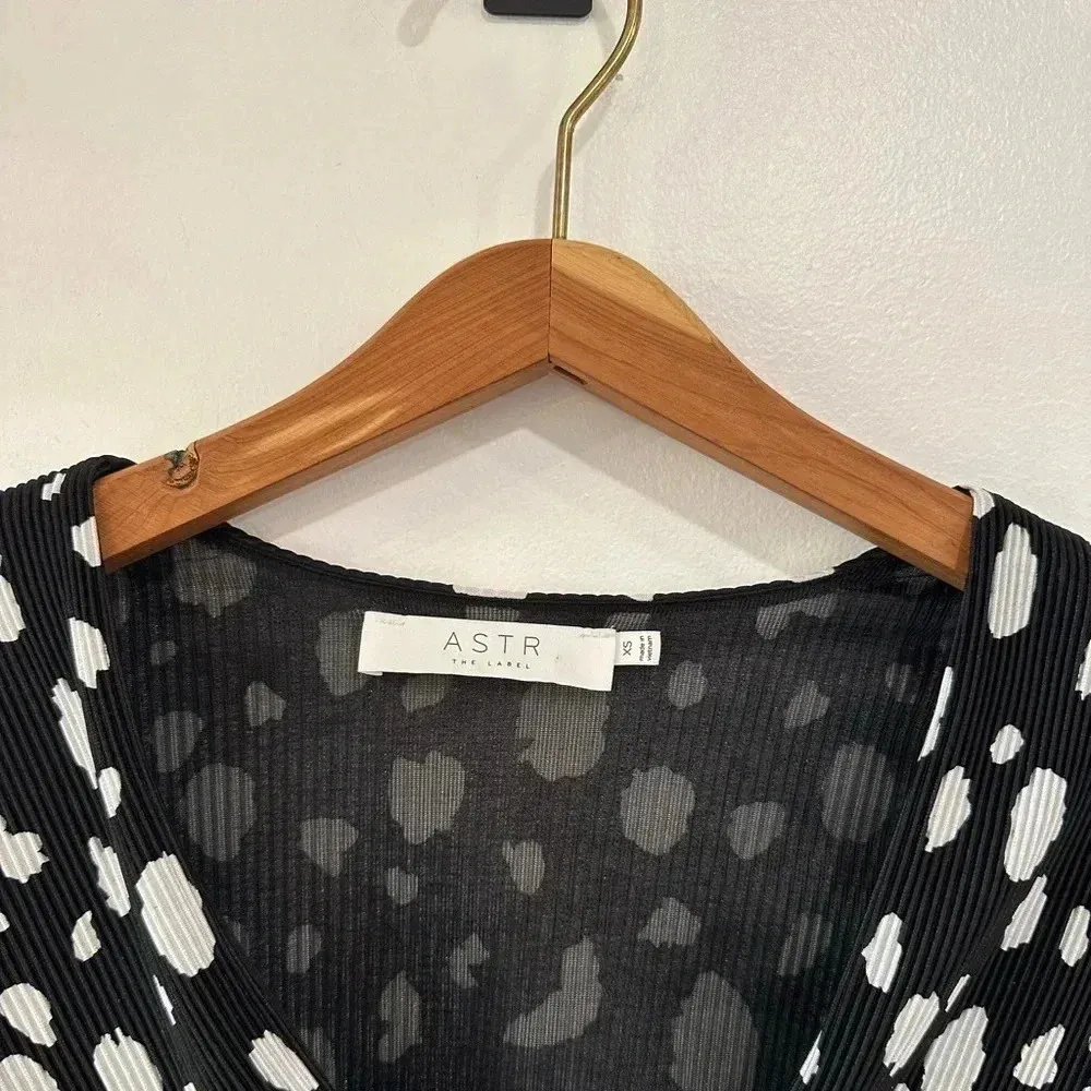 ASTR The Label Black White Ribbed Dalmatian Surplice Wrap Crop Blouse Sz XS - Image 3