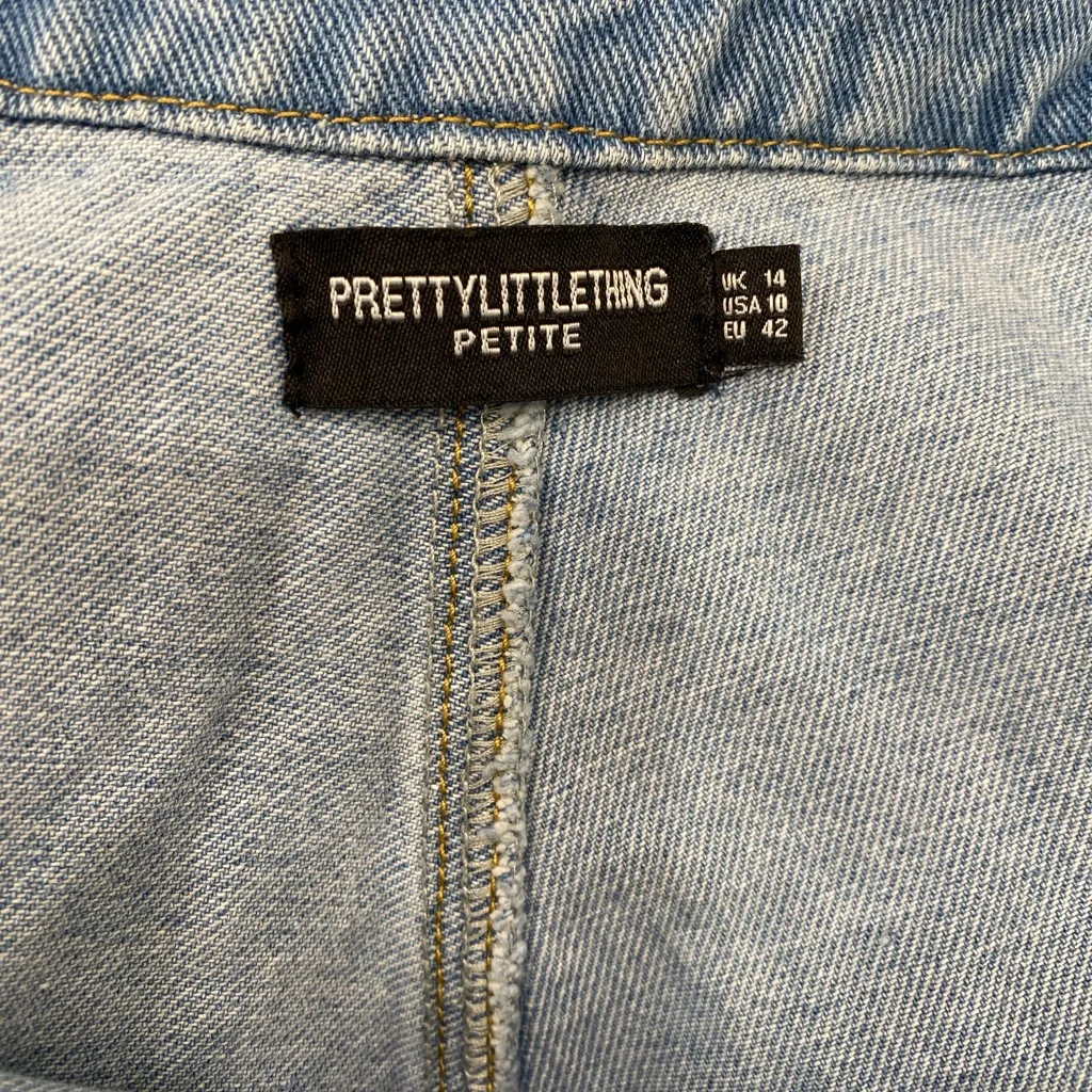PRETTY LITTLE THING LIGHT BLUE WASH ASYMMETRIC FOLDOVER WAISTBAND JEANS size 10 - Image 6