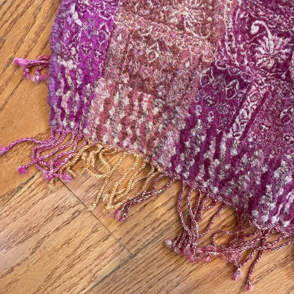 LUCKY wool scarf paisley pink detailing - Image 4