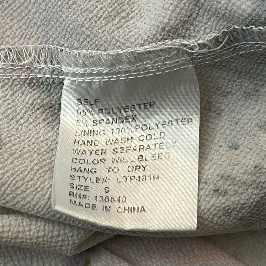 Etiquette Wrap Crop Top Floral Tie - Image 4