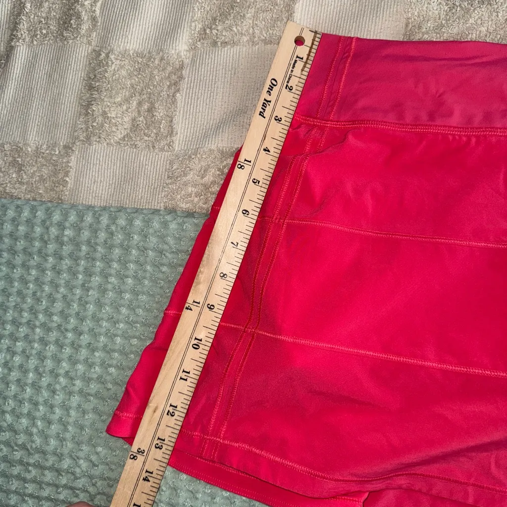 Lululemon Pace Rival Mid-Rise Skirt *Long
Lip Gloss
Size 6 - Image 3